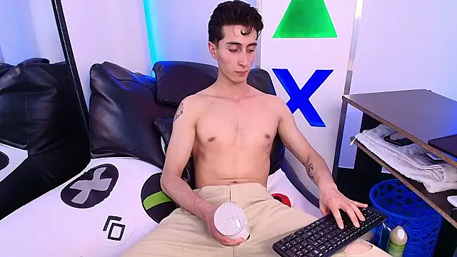 Ithan_Skin Chat XXX in diretta