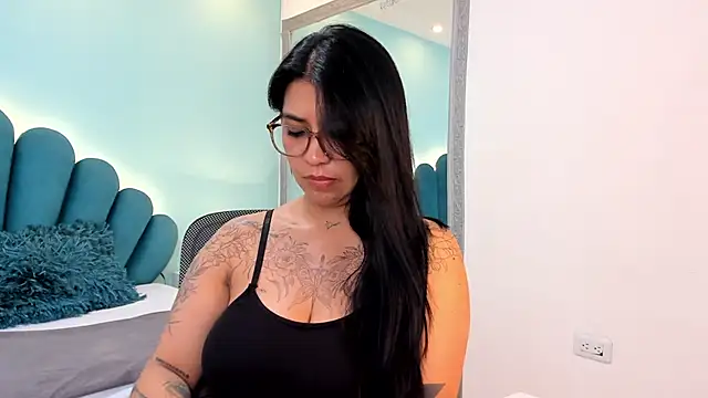 Chat XXX en directo de sharlott18