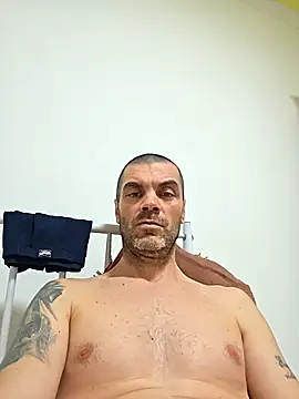 DOMINATOR_SIR-MASTER: διαδικτυακό σόου στην κάμερα