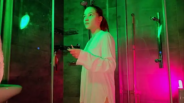 erikabrian: διαδικτυακό σόου στην κάμερα