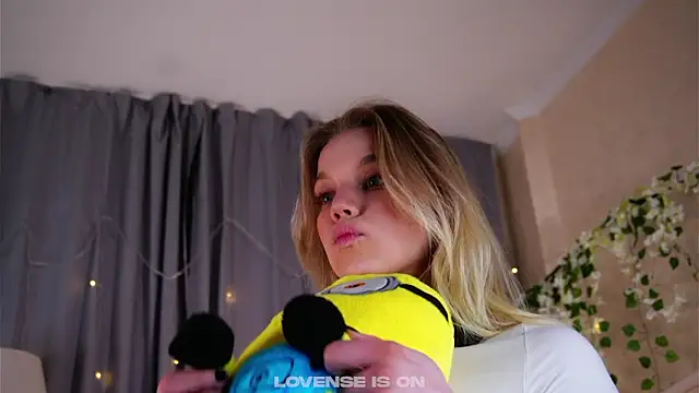 EdlinAlliston Adlı Modelin Canlı XXX Sohbeti