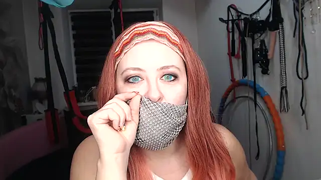 دردشة MISSwithDOLLS الجنسية المباشرة