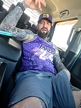 XXX chat uživo modela Beardedtattood