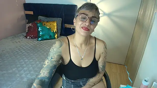 Charlotte__Gray: απευθείας συνομιλία ΧΧΧ