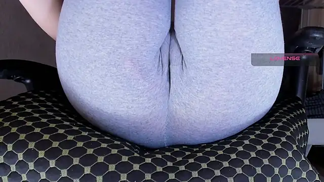 Cameltoe_squirt_inPants 现场XXX聊天