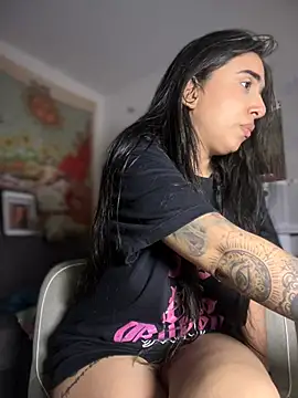 kiaraglam2's Webcam Show