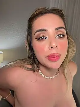 Chat XXX en directo de Alirawrz