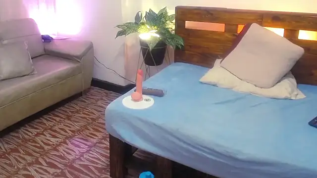 Yeseniaa25_: онлайн-секс-чат