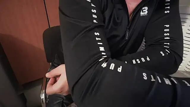 TARKAN1のライブXXXチャット