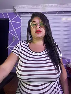 MiiaaJoness élő XXX-chatje