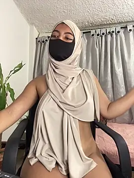 Pokazy przed kamerką – jade_nassar