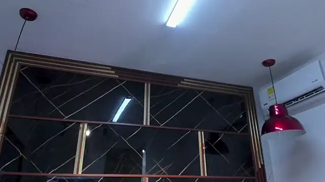 Živý XXX chat HannyThompson