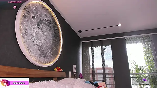 Sarajames' Live XXX Chat