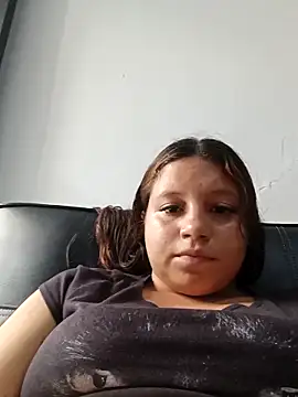 Chatroom XXX en direct de Virgin-Totona