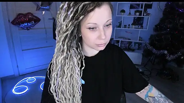 Chatroom XXX en direct de HoneySallyMoore