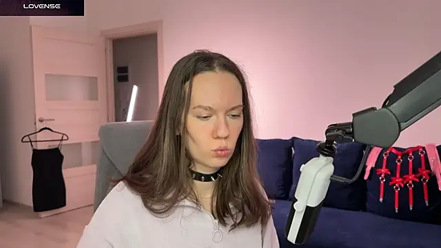 SharkyBaby Adlı Modelin Canlı XXX Sohbeti