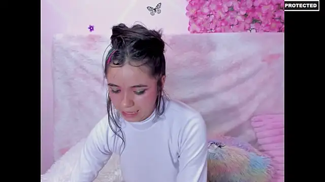 Pinky_purr live XXX chat