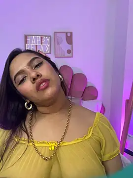 Pokazy przed kamerką – krishaa_