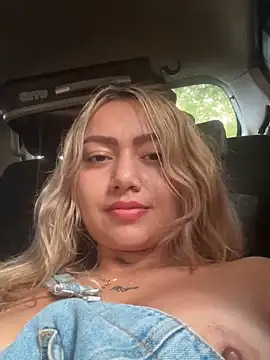 amanda-medrano1 Adlı Modelin Canlı XXX Sohbeti