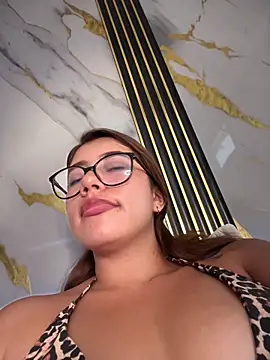 sara_calderon Live XXX-chat