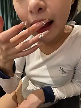 MengMeng0515 在線直播表演