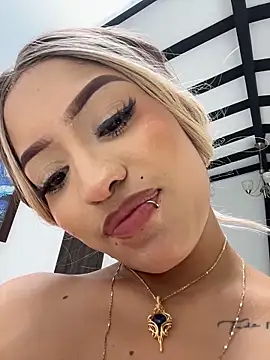 MystiqueXXX Show in webcam