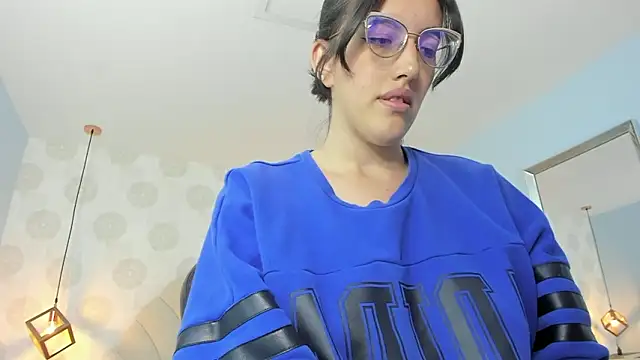 VENUSGREYS1 Adlı Modelin Canlı XXX Sohbeti