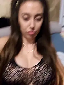 Virgin_Pussy_SquirtX Adlı Modelin Canlı XXX Sohbeti