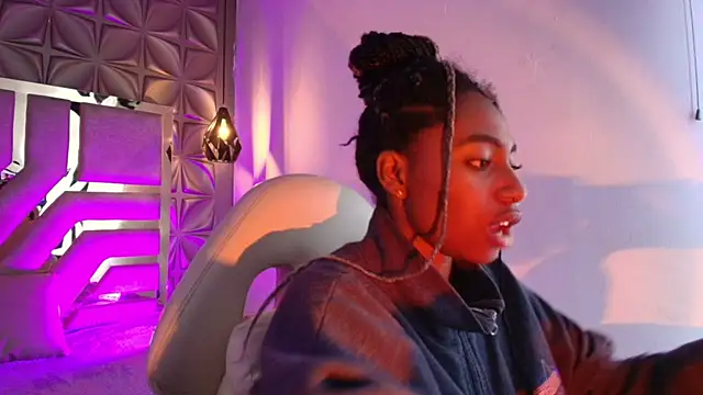 Queen_perla_ Adlı Modelin Canlı XXX Sohbeti