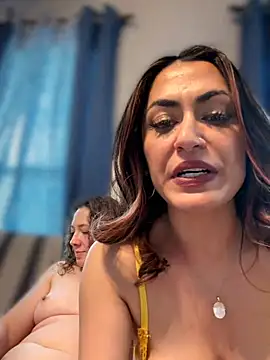 دردشة YourQueen18 الجنسية المباشرة