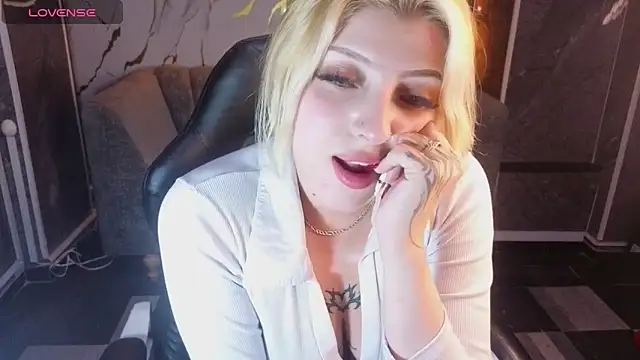 Kitty_fox_b live XXX chat