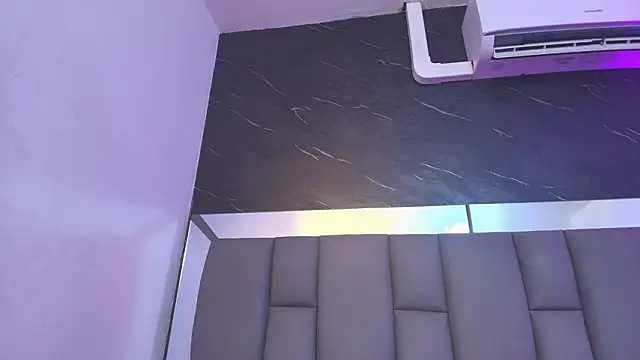 Chat +18 de _MiaBrown_ ao vivo