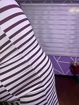 Chat +18 de MiiaaJoness ao vivo