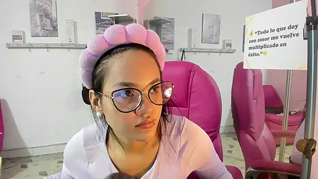 Chatroom XXX en direct de CAMILA--REY