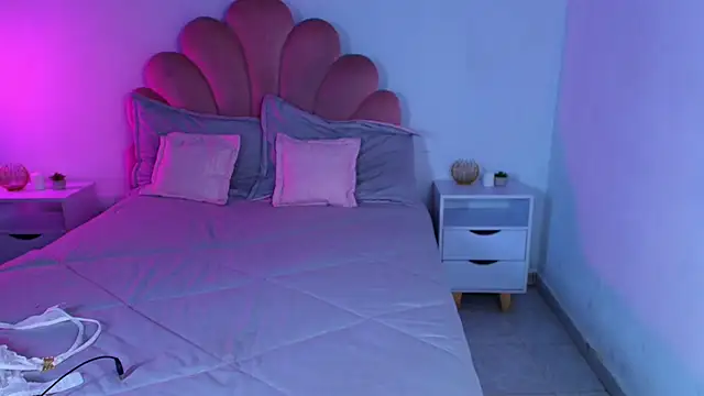 MiaColucci18 라이브 XXX 채팅