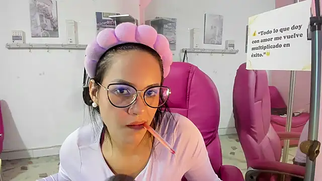 CAMILA--REY Live XXX-Chat