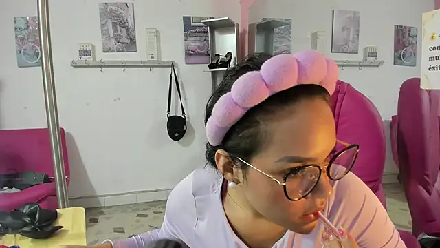 CAMILA--REY Adlı Modelin Canlı XXX Sohbeti