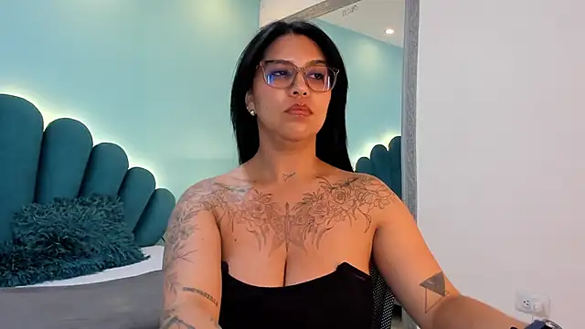 sharlott18 Adlı Modelin Canlı XXX Sohbeti