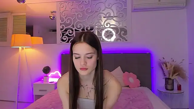 LuisaClover: онлайн-секс-чат