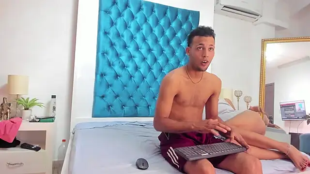 Ivan_and_Sarha's Live XXX Chat