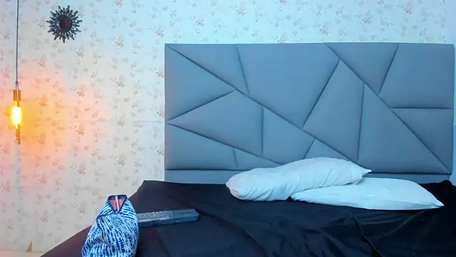 Show modela luz-miiaa na web-kameri