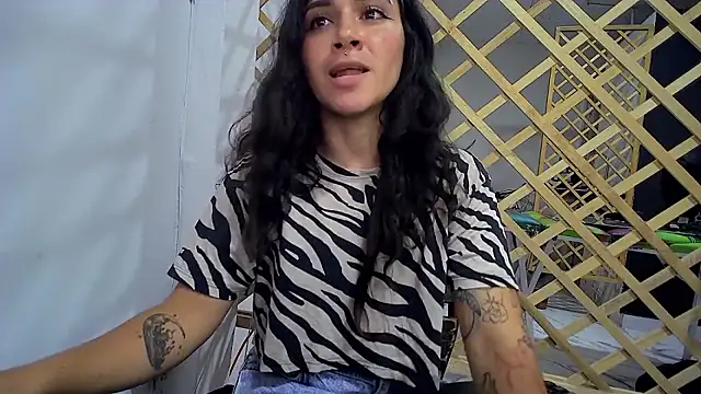 Little_Doll25's Live XXX Chat