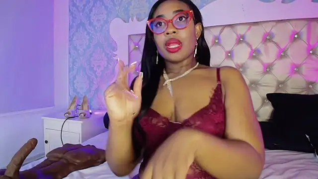 CaseyMoon Show in webcam