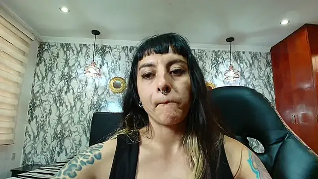 แชท XXX สดของ Naughty_Kittenm