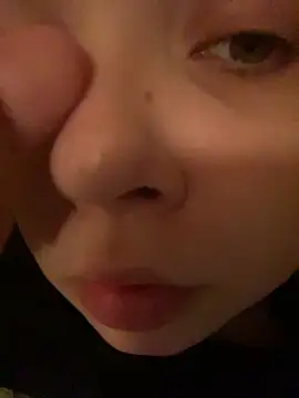 Chatroom XXX en direct de YourAngel_Rena