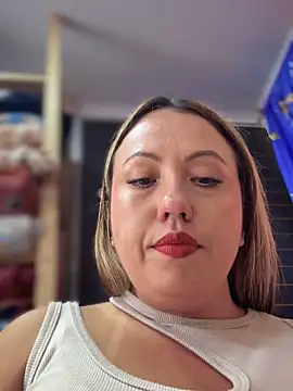 VIOLETA-25_のライブXXXチャット