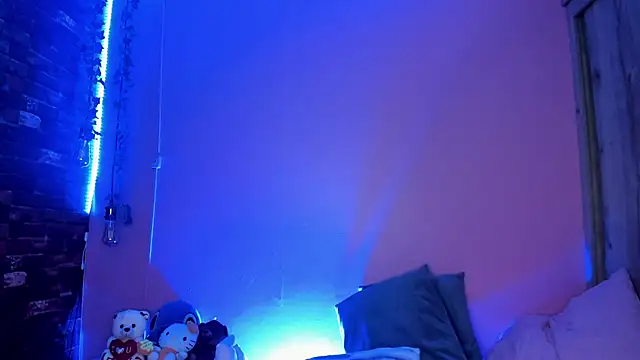 TANIA_06: διαδικτυακό σόου στην κάμερα