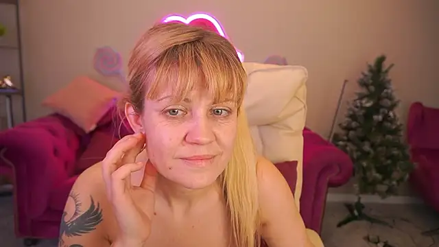 BellaLaPetit Chat XXX live