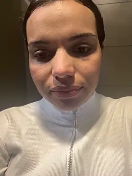 Anavalle: διαδικτυακό σόου στην κάμερα