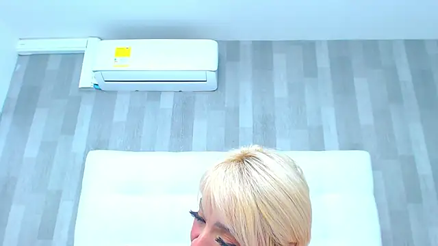 Chat XXX en directo de LeahMillerr